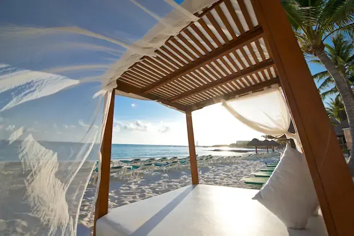 Shutterstock.com / shaferaphoto