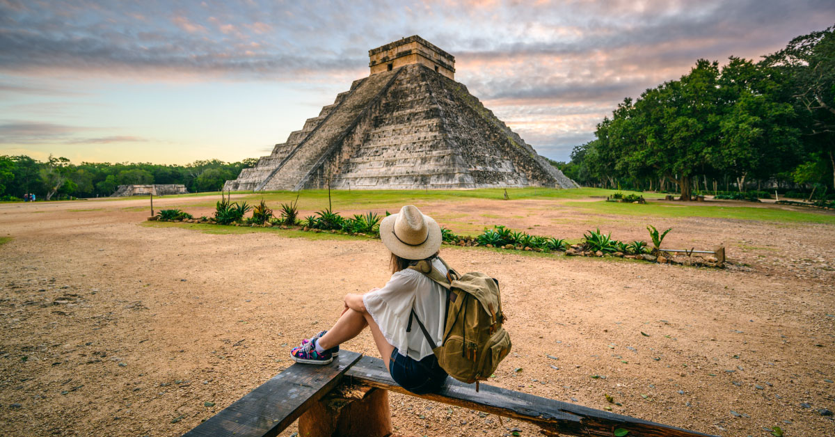 Chica en Chichen Itzá