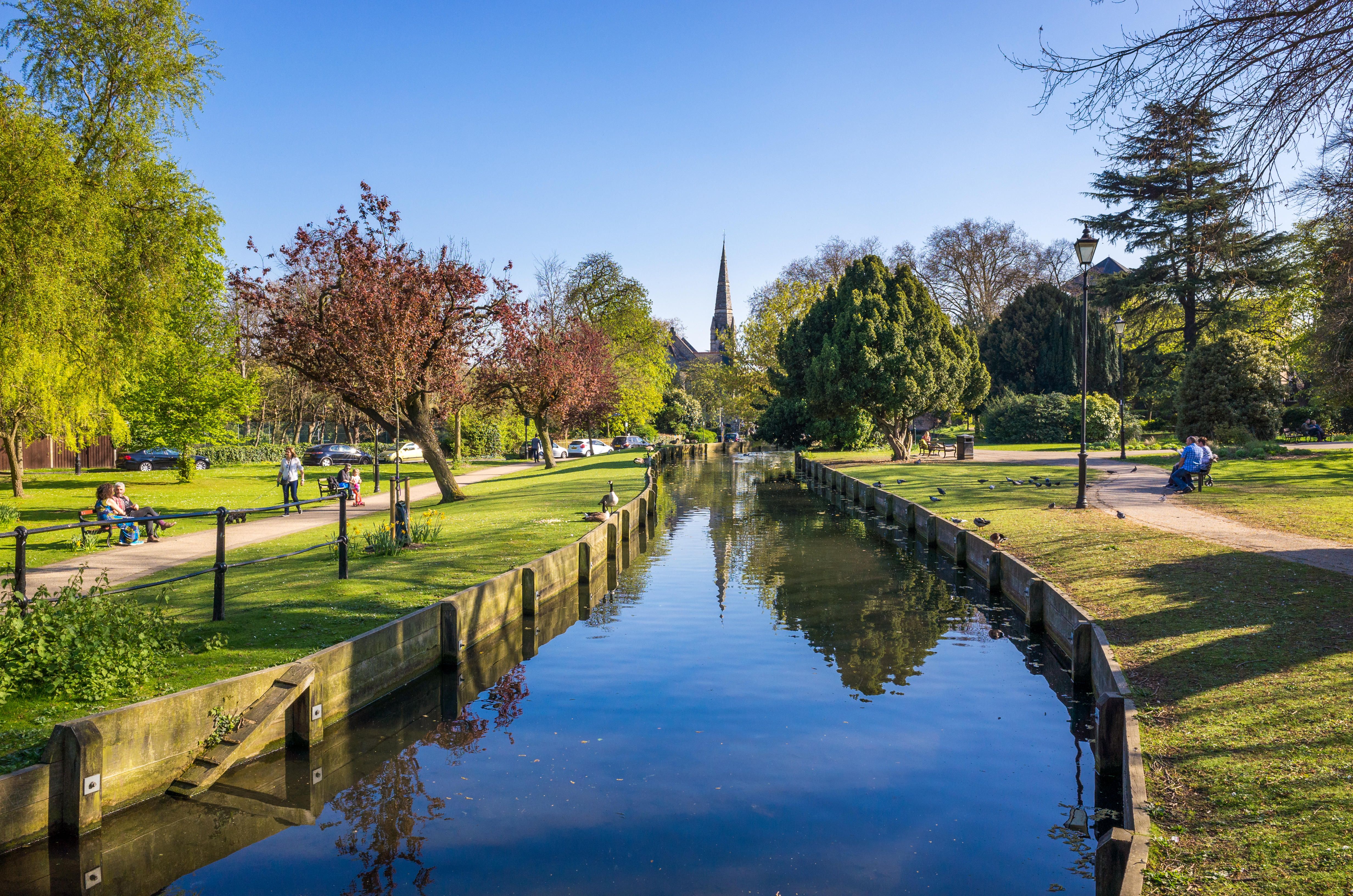 Renta de autos en Enfield