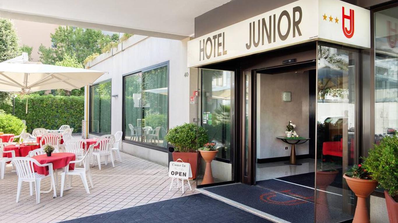 Hotel Junior