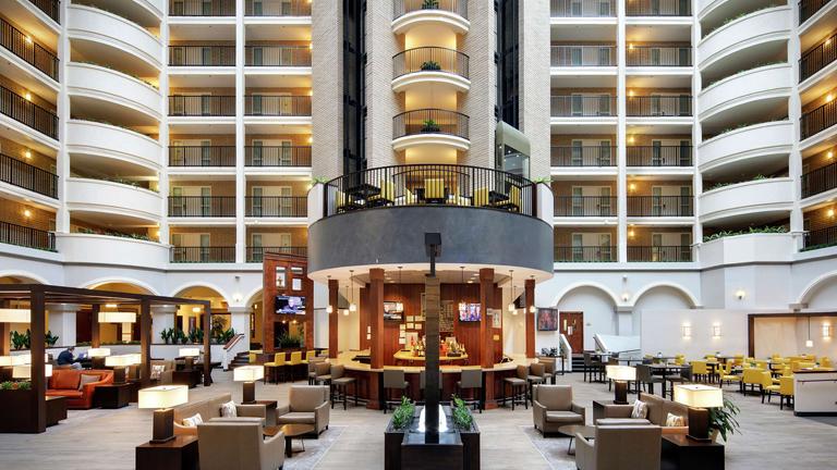 Embassy Suites by Hilton Dallas Park Central Area en S/ 367 (S̶/̶