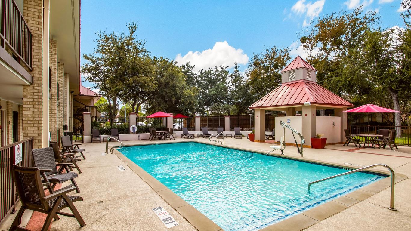 Red Roof PLUS+ Dallas - Addison