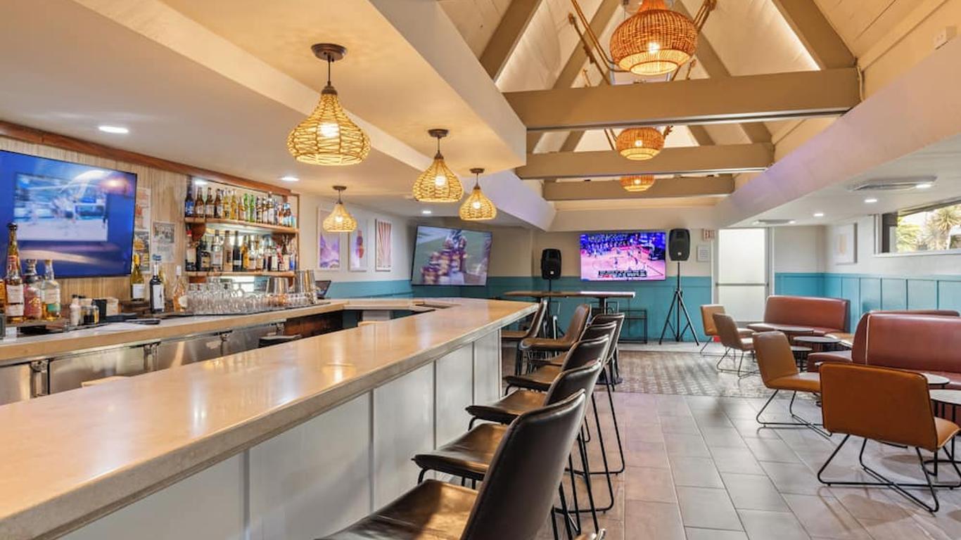 Pacific Marina Inn