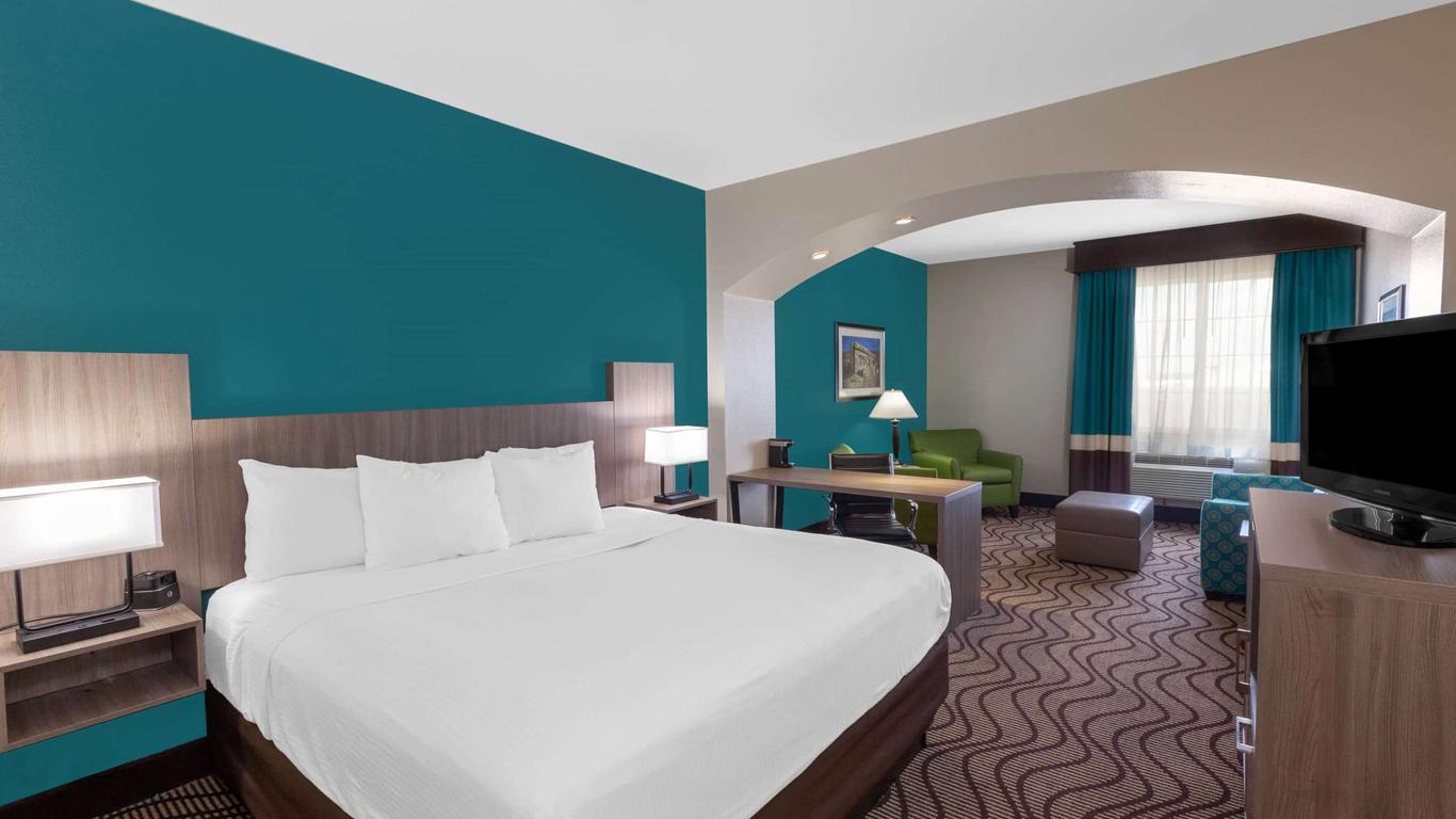 La Quinta Inn & Suites by Wyndham Midland North