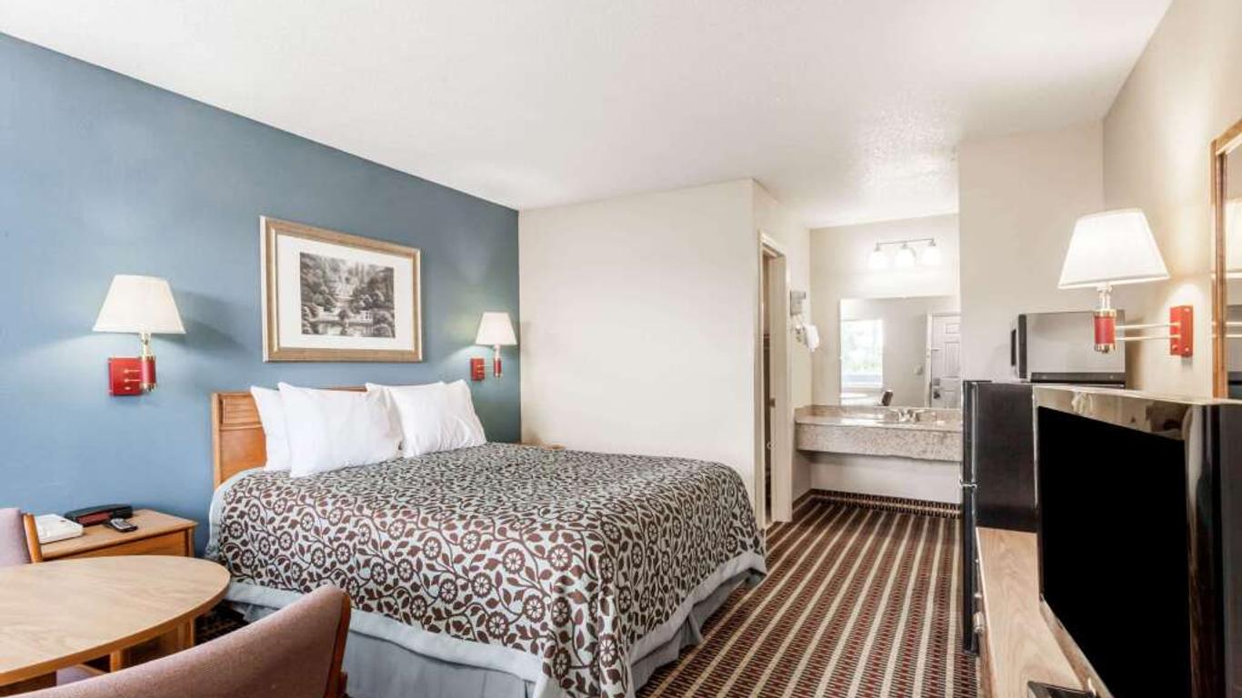 Days Inn by Wyndham Nashville North/Opryland Area