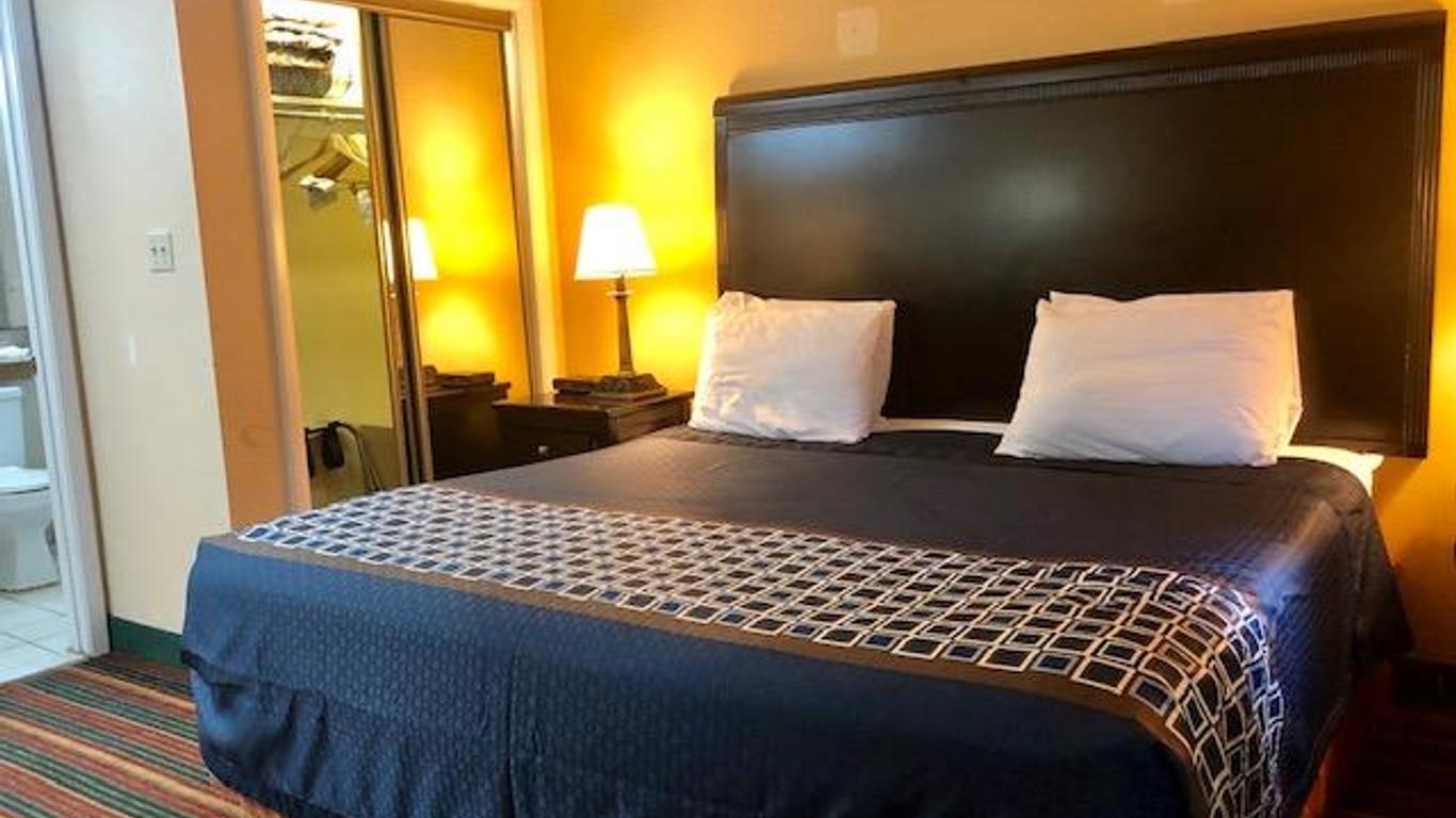 Nashville Airport Inn & Suites